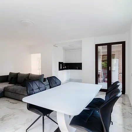 Vira Apartment By Quokka 360 - Modern Flat With Condominium Pool Porza Extérieur photo
